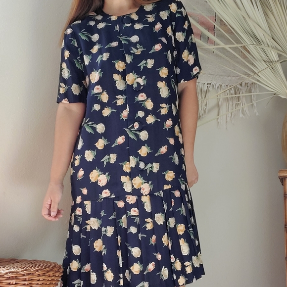 Vintage Floral Shift Dress - Picture 8 of 12